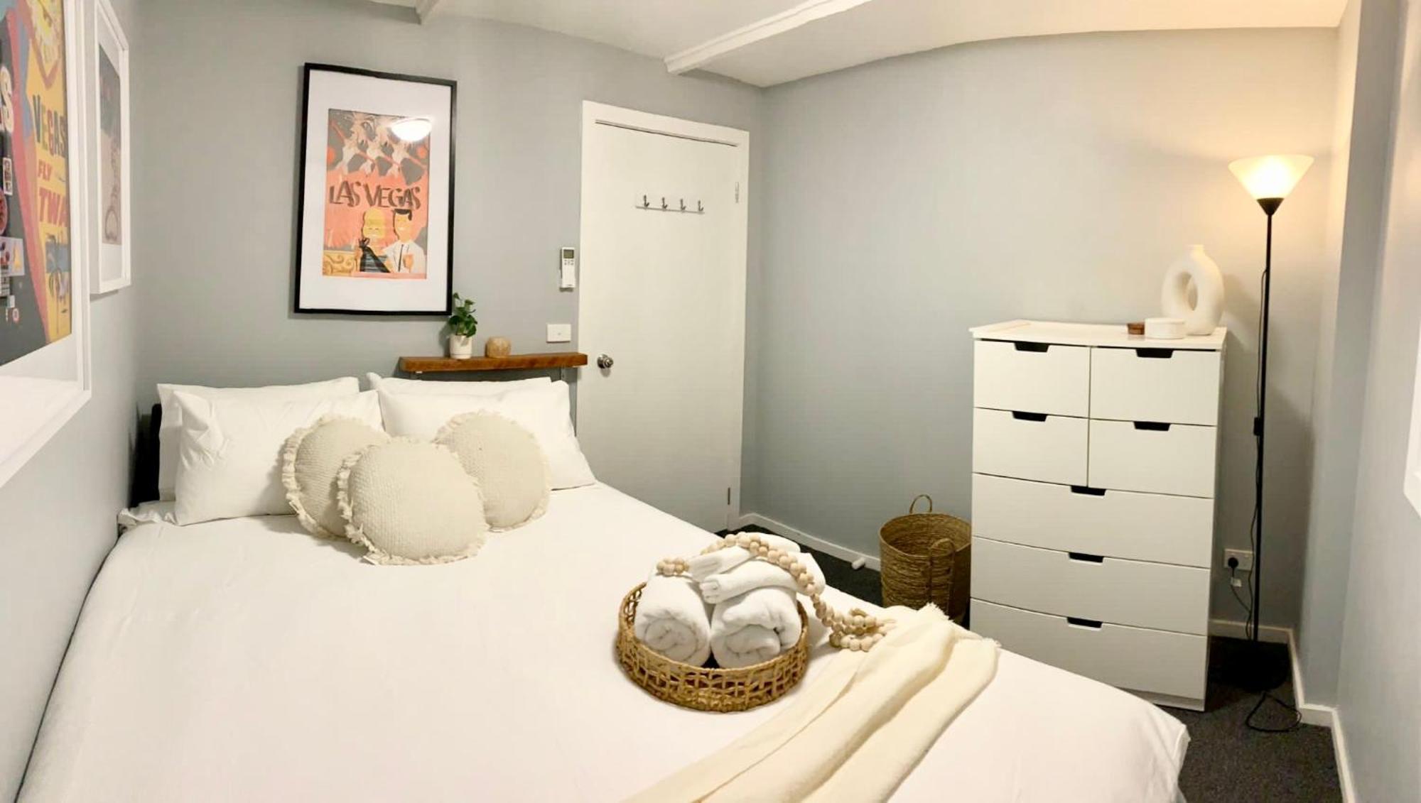 Quite, Quaint & Private Guesthouse, Sleeps 6, Melbourne